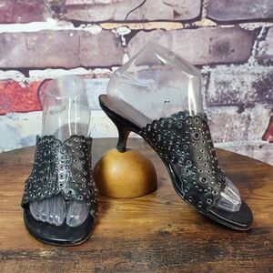 Beverly Feldman Perf Leather Thong Style Kitten Heels